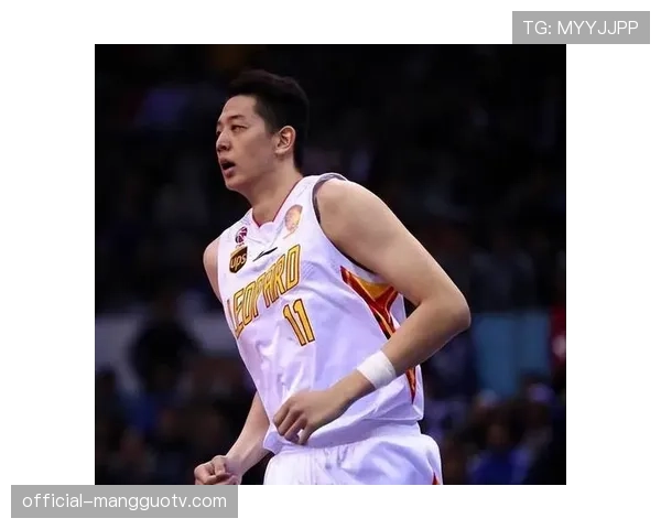 即时：深圳队沈梓捷意外扭伤脚踝，被队友搀扶离场